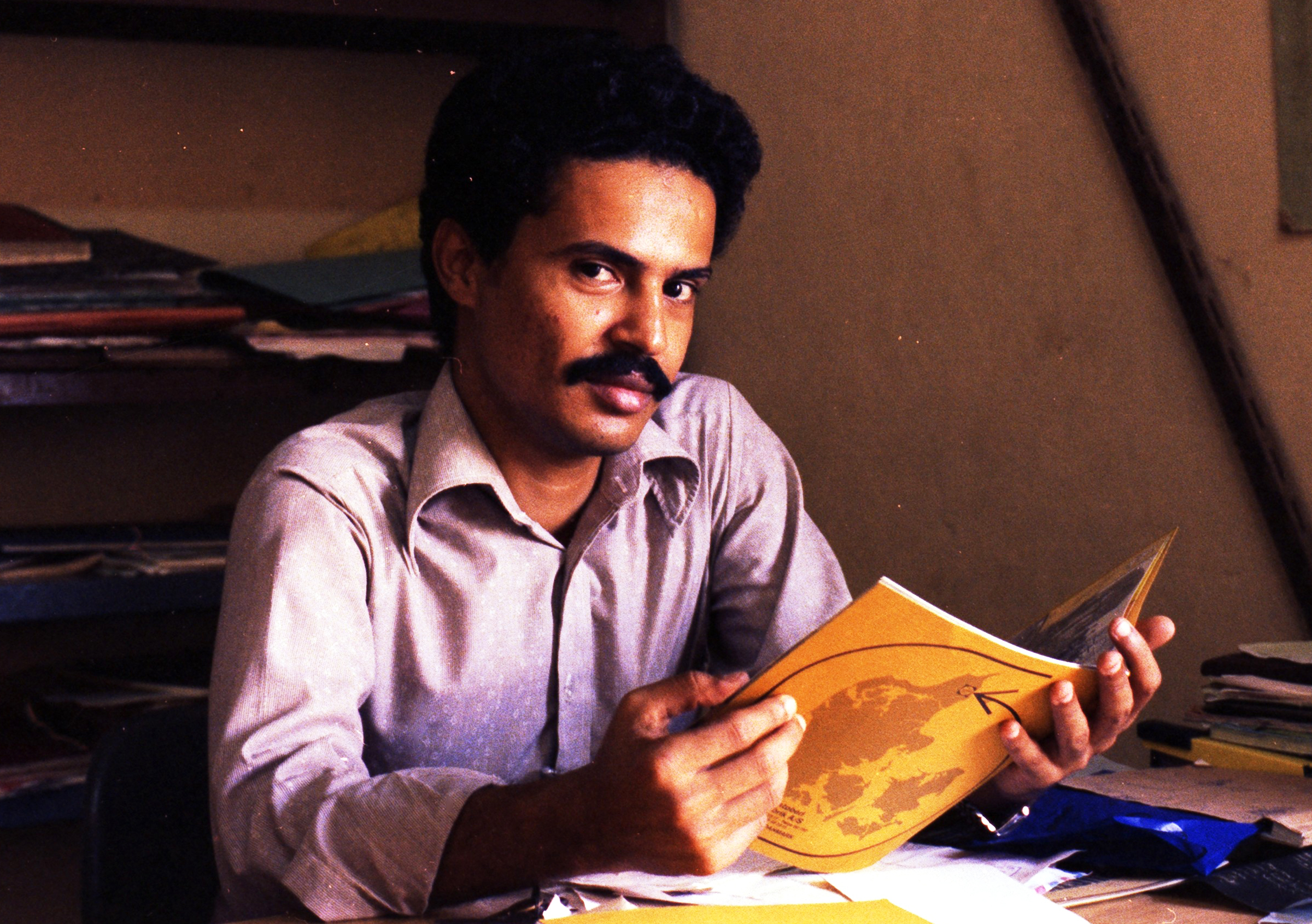 Saeed læser Skiold jubilæums hæftet